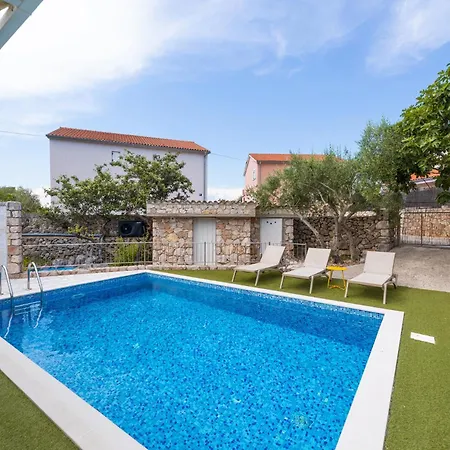 Ljuba Vi Villa Županje